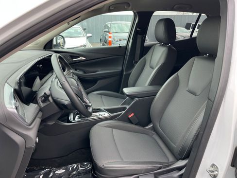 Used 2025 Buick Encore GX Preferred AWD/4WD image 35