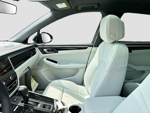 New 2026 Porsche Macan AWD/4WD image 26