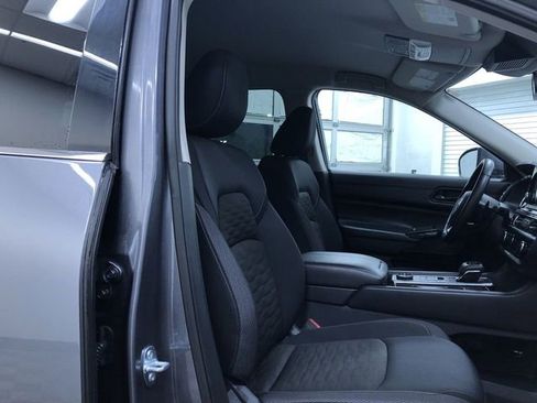 Used 2025 Nissan Pathfinder SV image 23