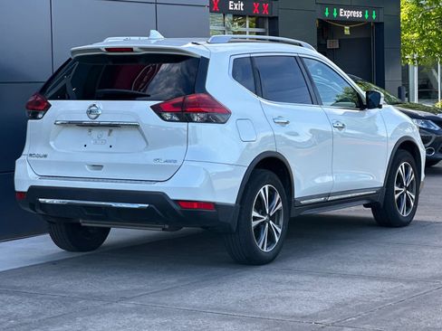 Used 2017 Nissan Rogue SL w/ SL Premium Package AWD/4WD image 3