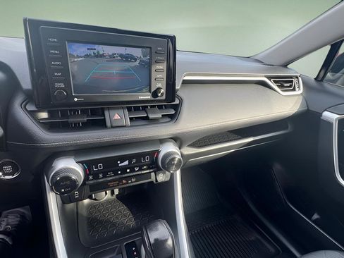 Used 2022 Toyota RAV4 XLE image 18