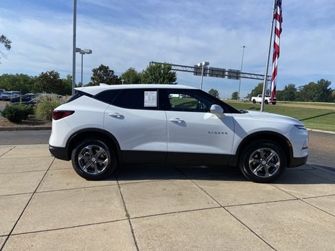 Used 2025 Chevrolet Blazer LT FWD image 13