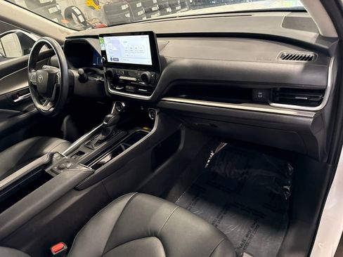 Used 2025 Toyota Grand Highlander AWD image 19