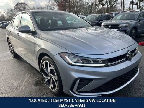 Certified 2025 Volkswagen Jetta SEL image 4