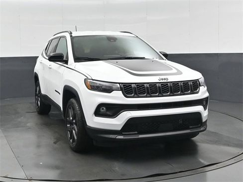 New 2026 Jeep Compass Latitude image 10