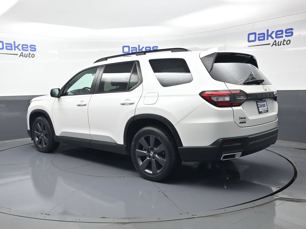 Used 2025 Honda Pilot Sport image 5