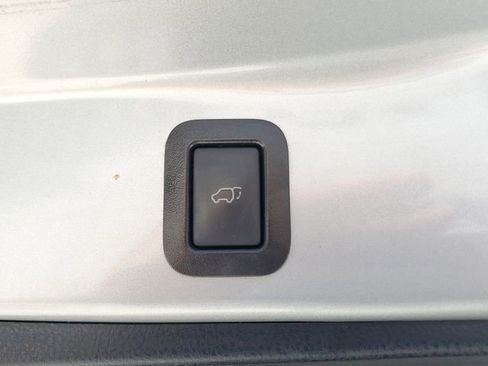 Used 2017 Toyota Highlander XLE image 10