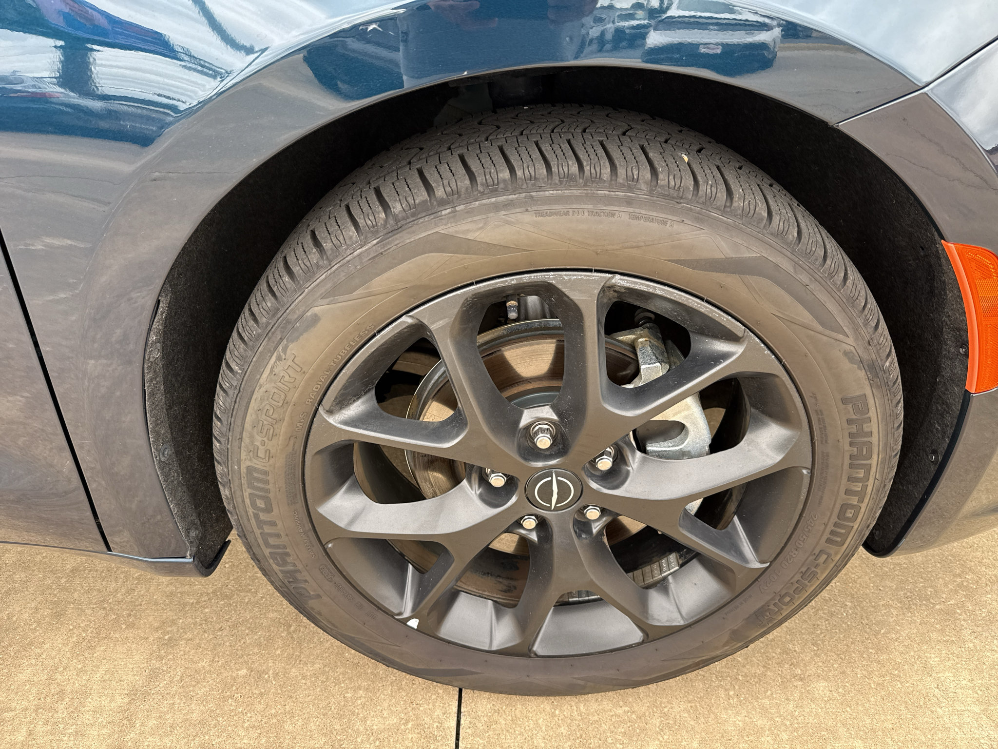 Used 2025 Chrysler Pacifica Limited FWD image 12