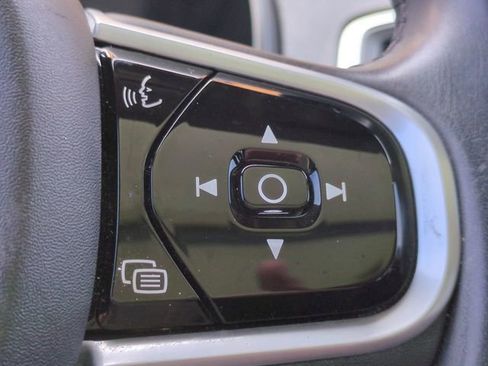 Used 2019 Volvo XC90 T5 Momentum w/ Multimedia Package AWD/4WD image 27