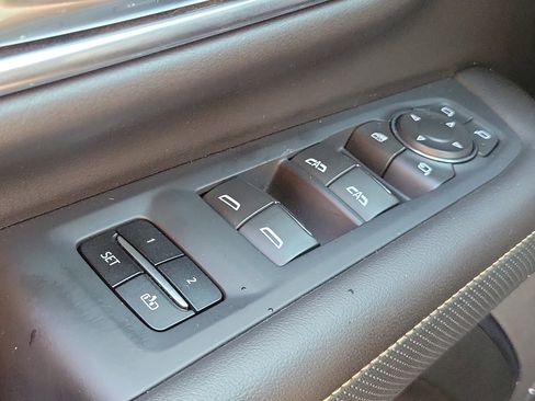 Used 2021 Chevrolet Tahoe Premier w/ Premium Package image 25