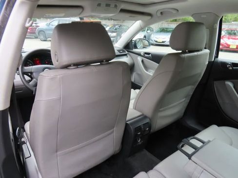 Used 2007 Volkswagen Passat 2.0T image 13