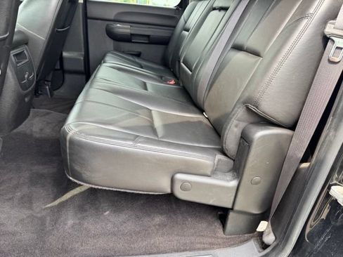 Used 2011 Chevrolet Silverado 3500 LT w/ Interior Plus Package AWD/4WD image 7