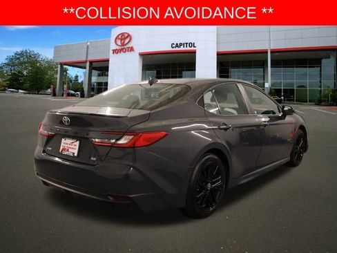 Used 2025 Toyota Camry SE image 4