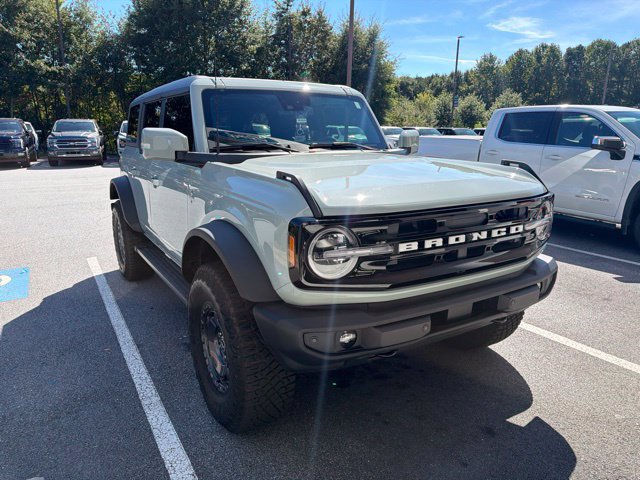 Used 2024 Ford Bronco Outer Banks AWD/4WD image 1