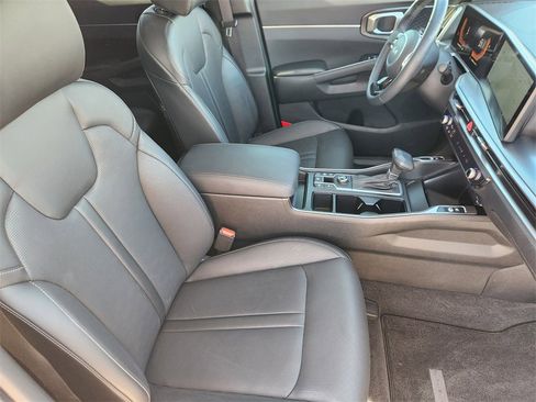 New 2025 Kia Sorento S image 9