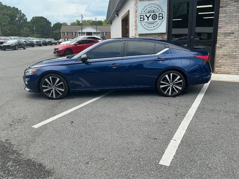 Used 2020 Nissan Altima 2.5 SR FWD image 2
