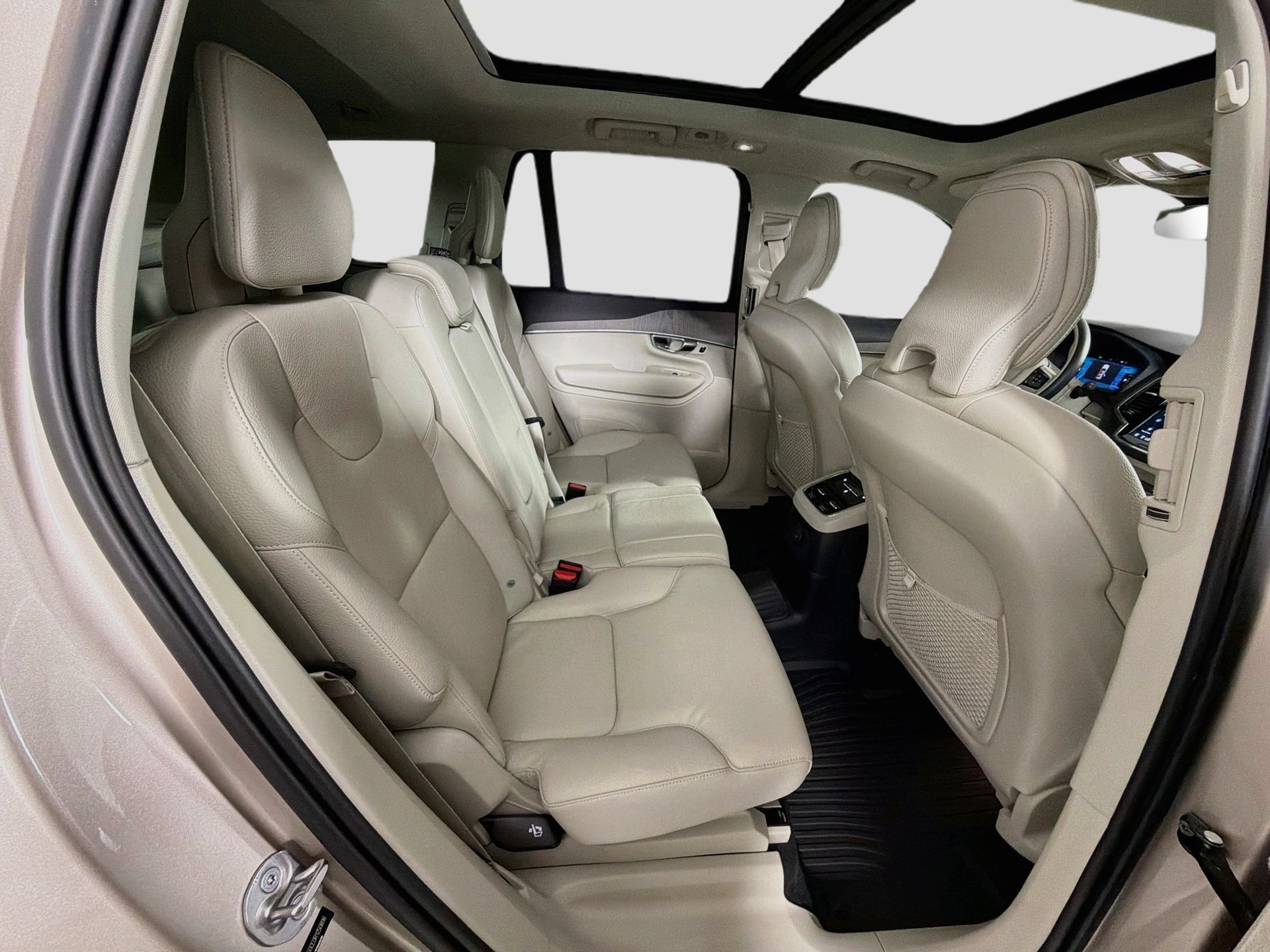 Certified 2024 Volvo XC90 T8 Plus w/ Protection Package Premier AWD/4WD image 30