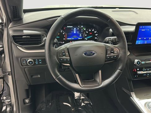 Used 2020 Ford Explorer XLT w/ Equipment Group 202A image 9