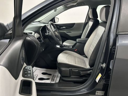 Used 2022 Chevrolet Equinox LS image 9