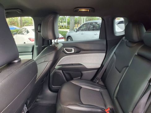Used 2023 Jeep Compass Latitude AWD/4WD image 11