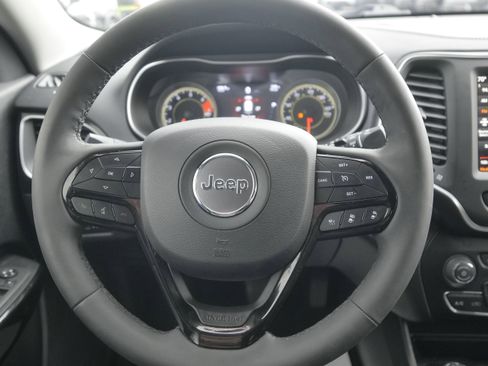 Used 2023 Jeep Cherokee Altitude Lux image 18