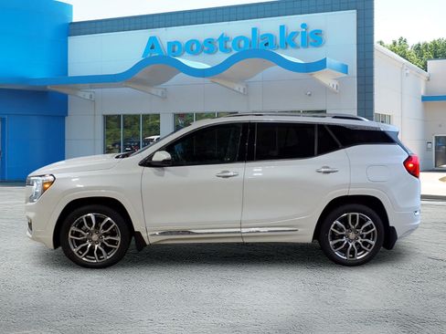 Used 2022 GMC Terrain Denali w/ Denali Premium Package AWD/4WD image 2