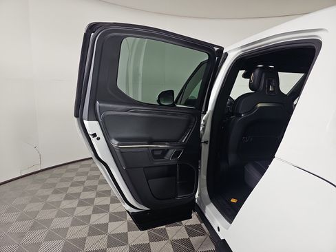 Used 2022 Rivian R1T Launch Edition image 17