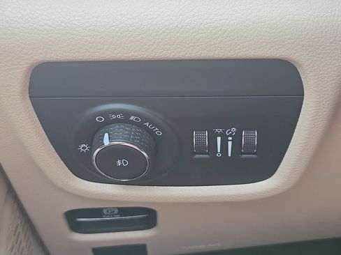Used 2024 Jeep Grand Cherokee L Limited AWD/4WD image 29