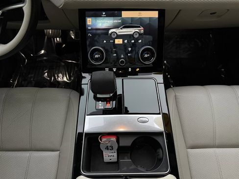 Used 2021 Land Rover Range Rover Velar R-Dynamic S image 23
