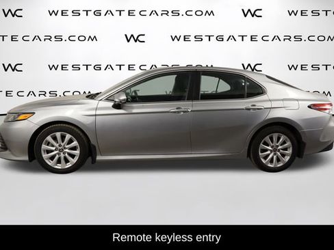 Used 2020 Toyota Camry LE image 5