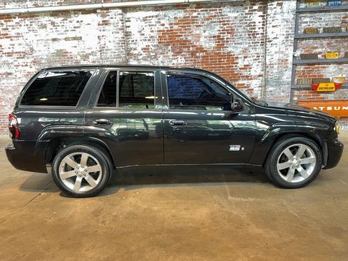 Used 2008 Chevrolet TrailBlazer SS w/ Sun And Sound Package AWD/4WD image 2