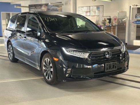 Used 2023 Honda Odyssey EX-L image 3