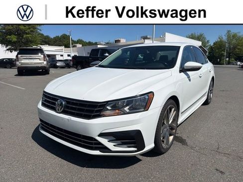 Used 2016 Volkswagen Passat 1.8T R-Line FWD image 1
