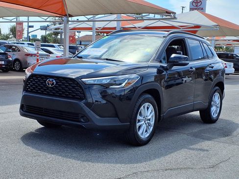 Certified 2025 Toyota Corolla Cross LE FWD image 3