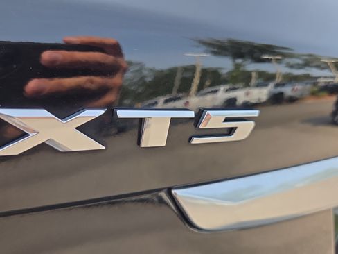 Used 2021 Cadillac XT5 Premium Luxury FWD image 32