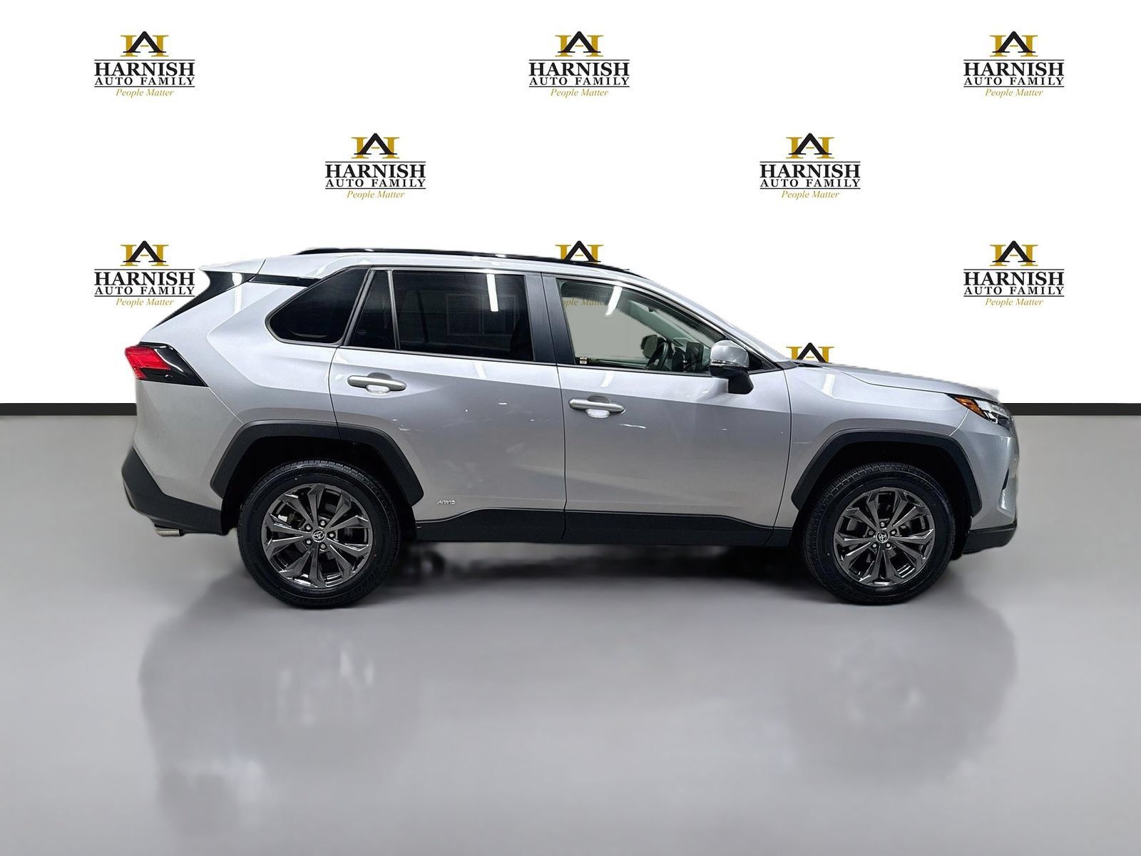 Used 2023 Toyota RAV4 XLE Premium AWD/4WD image 5