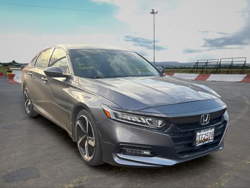 Used 2018 Honda Accord Sport image 2