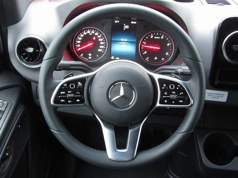 Used 2022 Mercedes-Benz Sprinter 2500 image 26