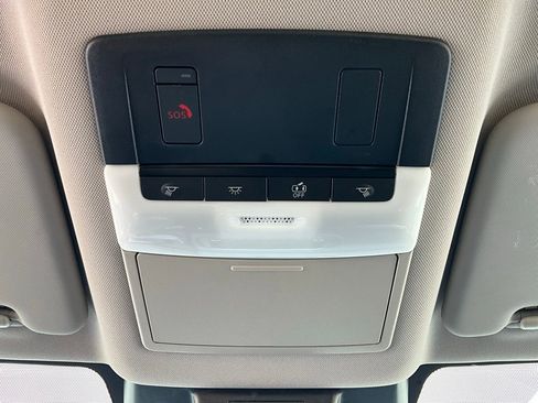 Used 2025 Nissan Rogue SV image 17