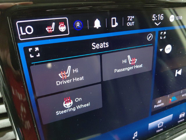 Used 2024 Chrysler Pacifica Touring-L FWD image 38