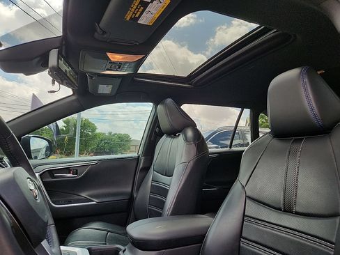 Used 2019 Toyota RAV4 XSE AWD/4WD image 8