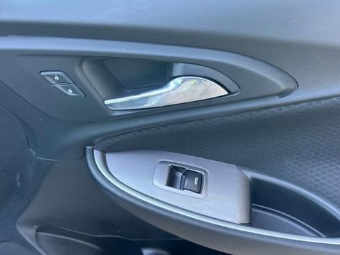 Used 2022 Chevrolet Malibu LT image 21