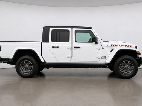 Used 2025 Jeep Gladiator Mojave AWD/4WD image 7
