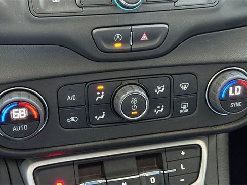 Used 2023 GMC Terrain SLE w/ Driver Convenience Package image 29