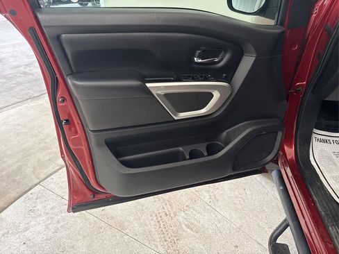 Used 2017 Nissan Titan SV RWD image 32