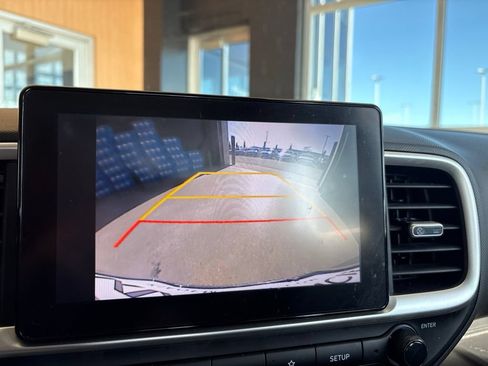 Used 2024 Hyundai Venue SEL FWD image 25