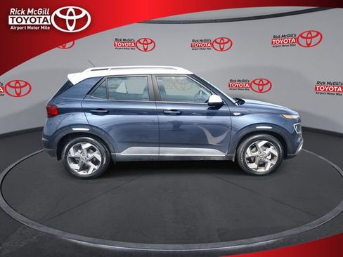 Used 2025 Hyundai Venue Limited FWD image 9