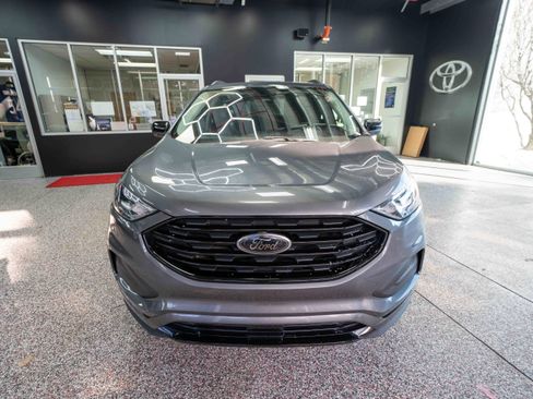 Used 2023 Ford Edge SE w/ Black Appearance Package image 6