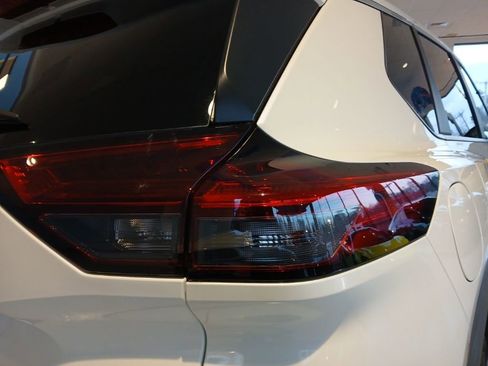 Used 2023 Nissan Rogue SV image 14