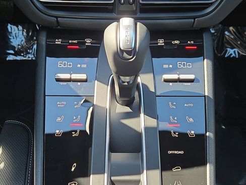 New 2026 Porsche Macan GTS image 13